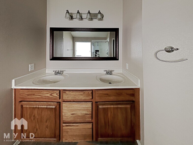 Building Photo - 1002 Camp Verde Dr