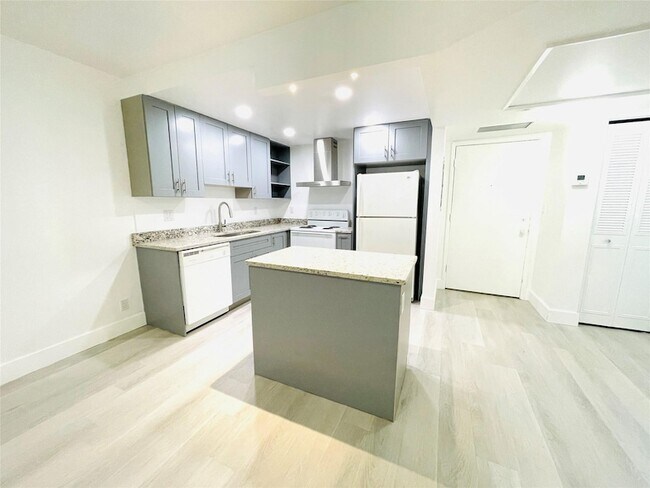 Building Photo - 257 S Cypress Rd
