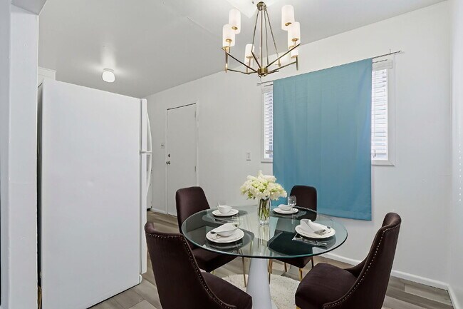 Building Photo - 79904$600 rent. Water and trash included in this 1 bedroom 1 bath apartment.