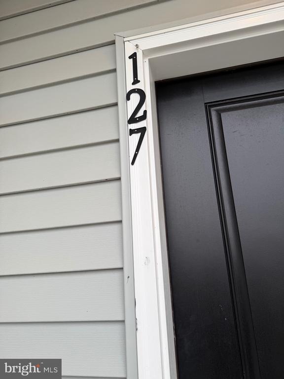 Building Photo - 127 Painters Wy