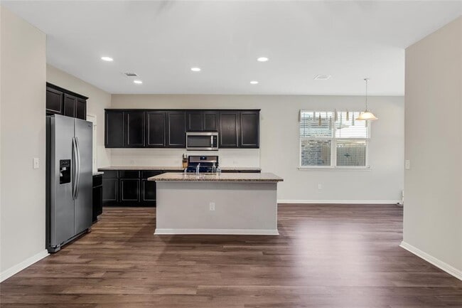 Building Photo - 2001 Fairhaven Gtwy