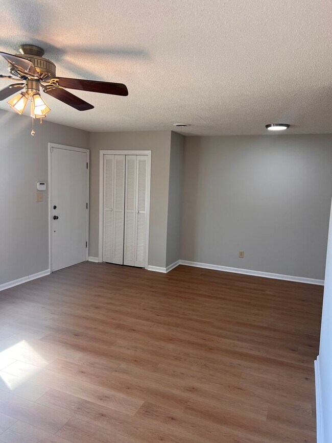 Building Photo - Adorable Ranch in Evans close to all schools