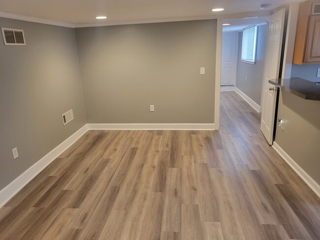 Building Photo - Grandview unit B