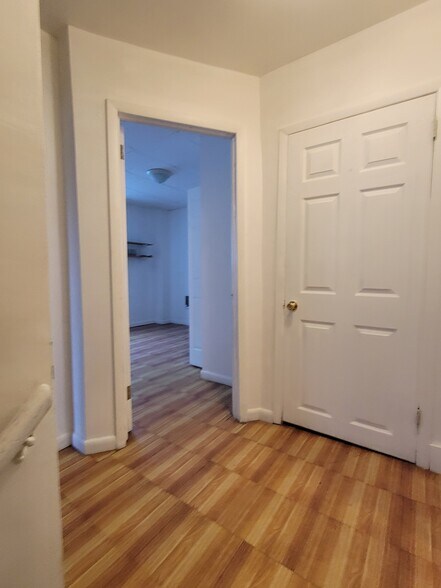Building Photo - 538 Breck St