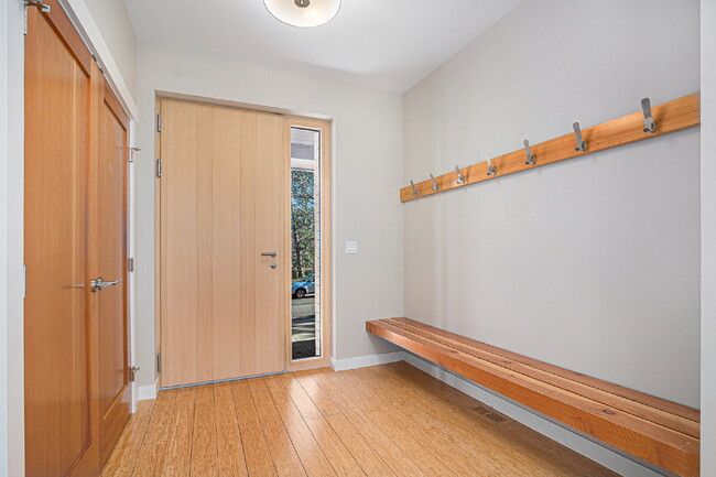 Building Photo - "Modern 4-Bed Boulder Retreat with Granite Elegance & Finished Basement!"