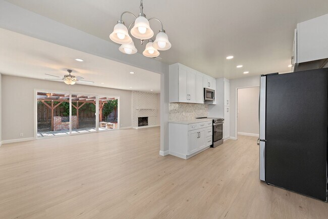 Building Photo - Remodeled 3BD/2BA Home with Award Winning Schools!