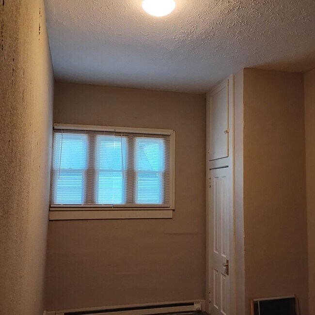 Building Photo - 217 Perrin Ave