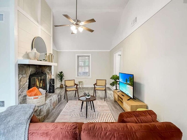 Building Photo - 1224 Crawford Way