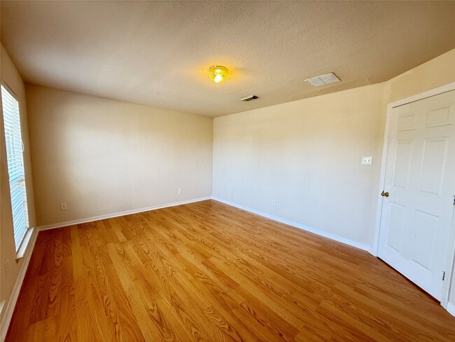 Building Photo - 3118 Creek Bank Ln