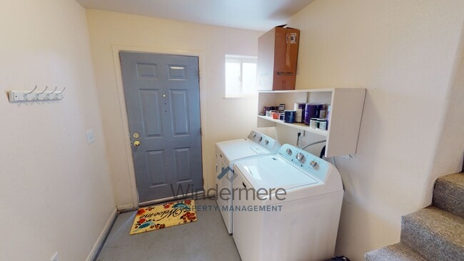 Building Photo - Birch615