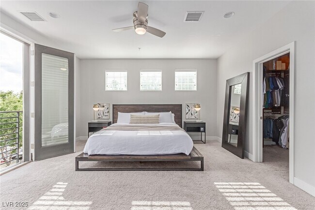 Building Photo - 3165 Via Como