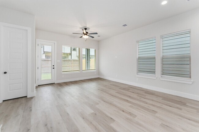 Building Photo - 108 W 44th St
