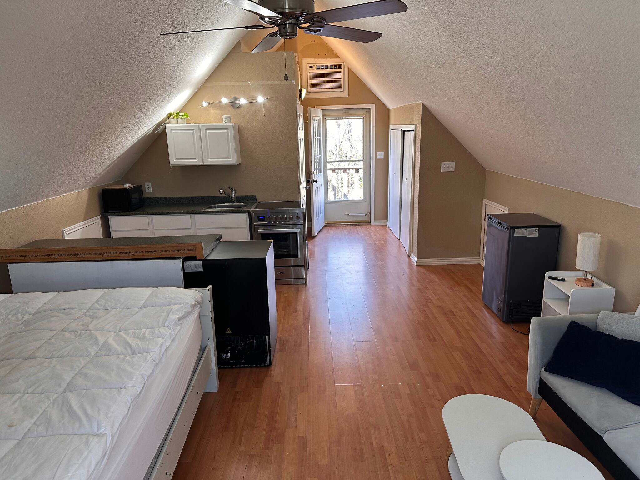 Building Photo - 2312 Carleton Ave