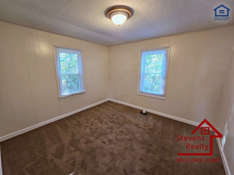 Building Photo - 115 E Jere Whitson Rd