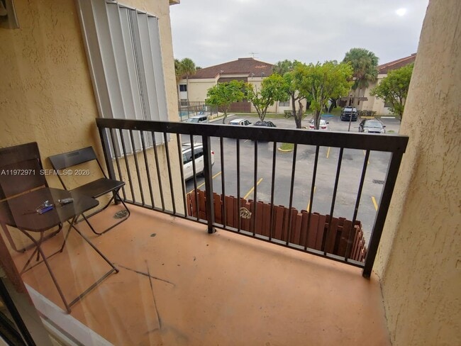 Building Photo - 690 W Park Dr