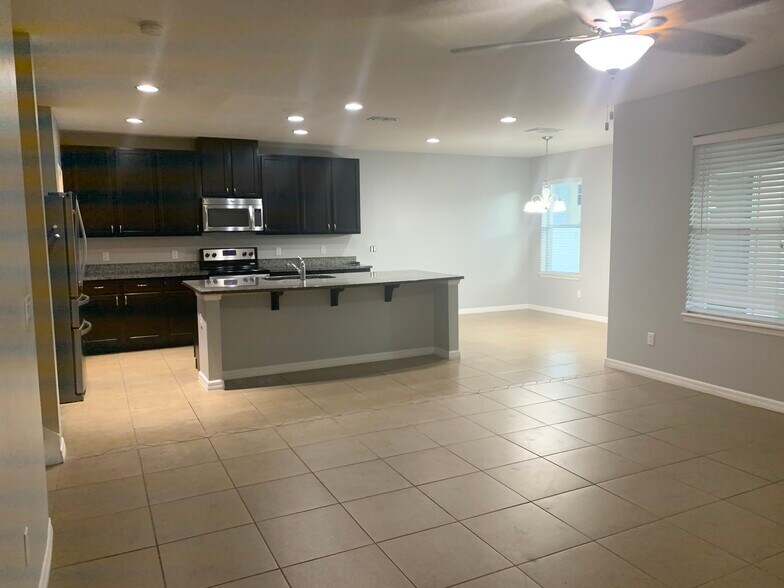 Building Photo - 2744 Stanwood Dr