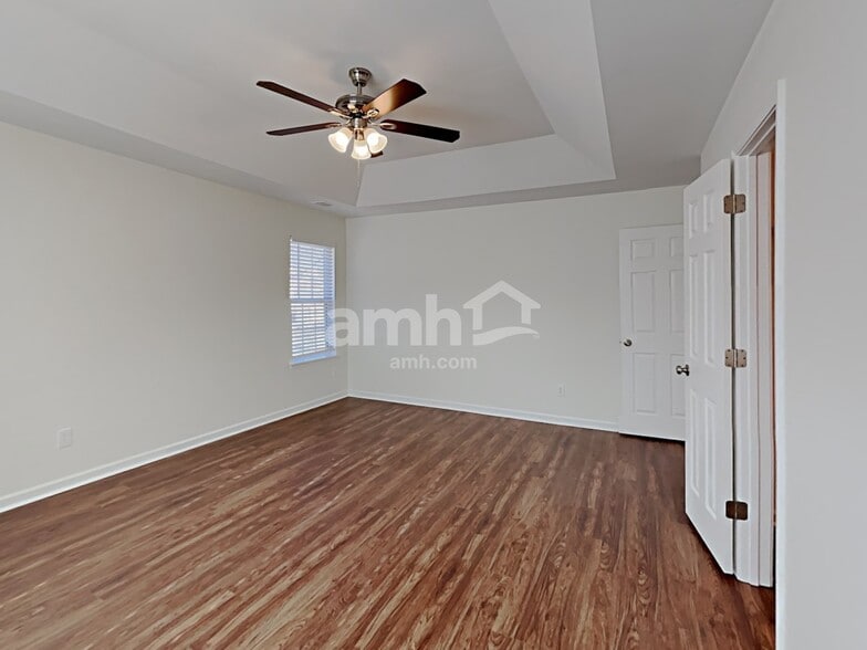 Building Photo - 2026 Oakbluff Way SW