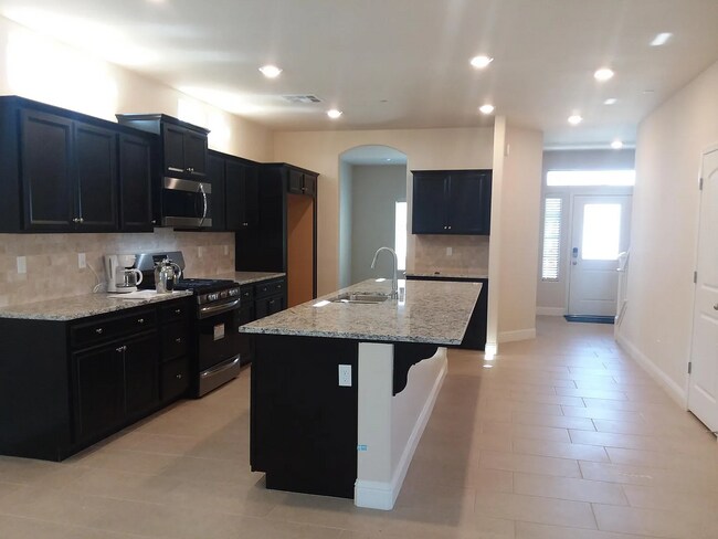 Building Photo - Beautiful Two-Story Home Featuring Granite Kitchen, Large Island & Spa-Style Primary Suite