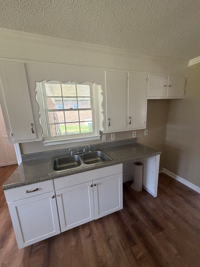 Building Photo - 3208 Downes Grove Rd