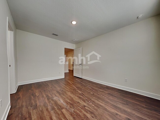 Building Photo - 974 Tan Tara Trl