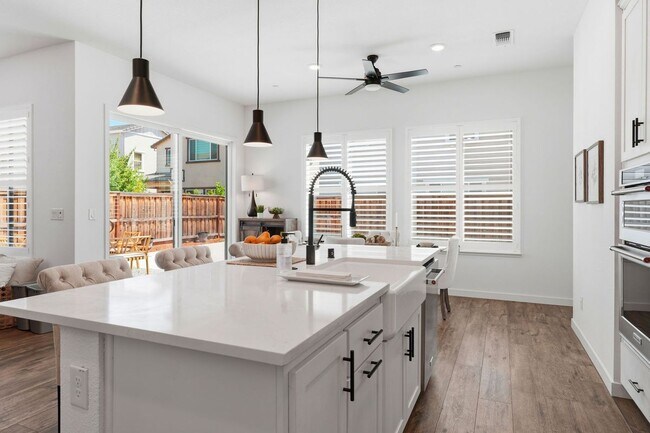 Building Photo - 1550 Plumas Dr