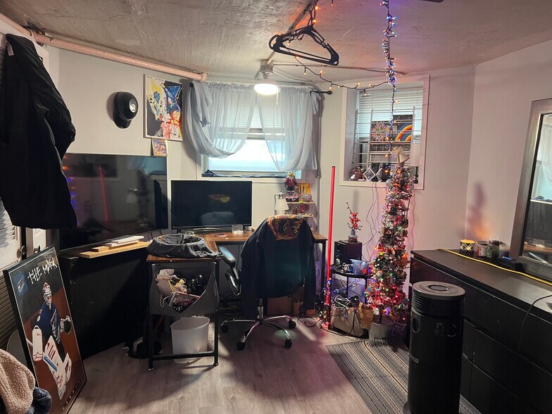 Building Photo - 1620 W Thome Ave