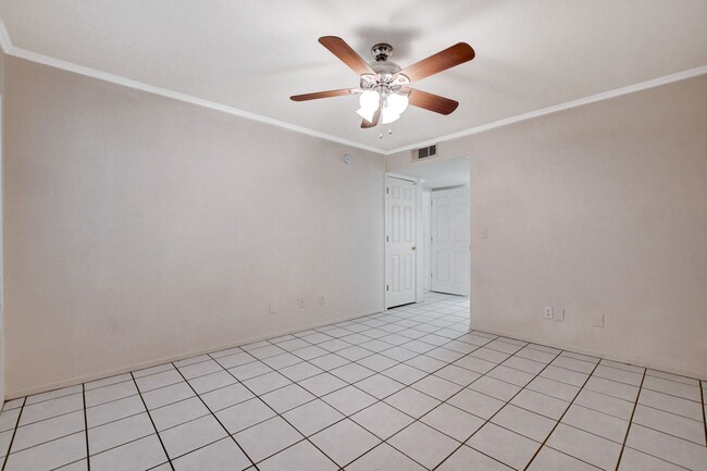 Building Photo - AMERICANA Property Mgmt - Gated 1st floor ...