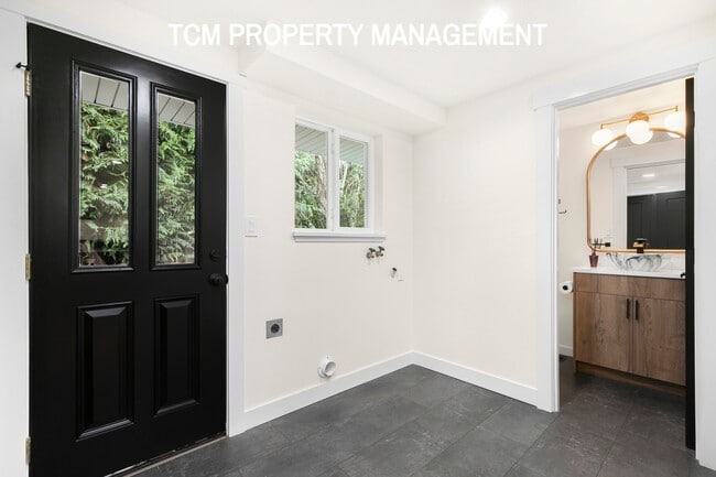 Building Photo - 1121 E Guiberson St