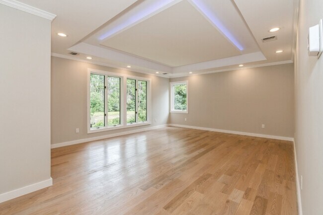 Building Photo - 66 E Gramercy Pl