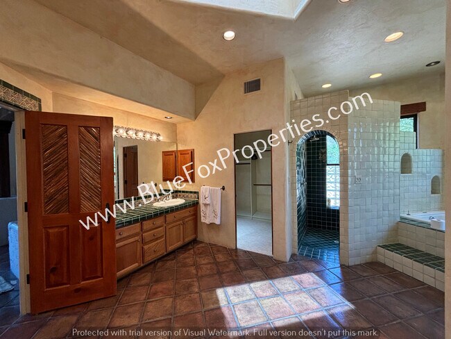 Building Photo - 5661 E Shadow View Ct