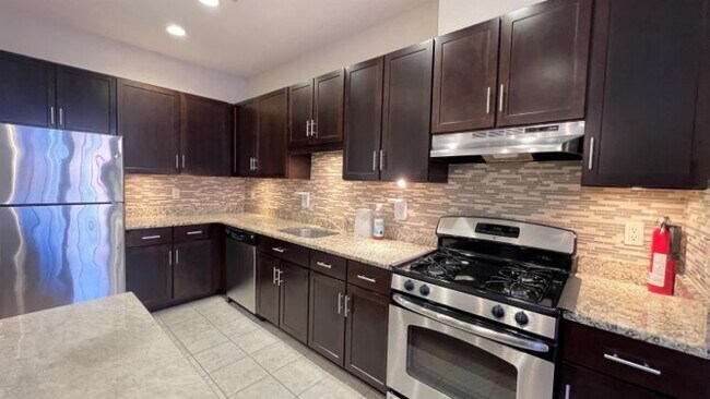 Building Photo - 1209 Summit Ave