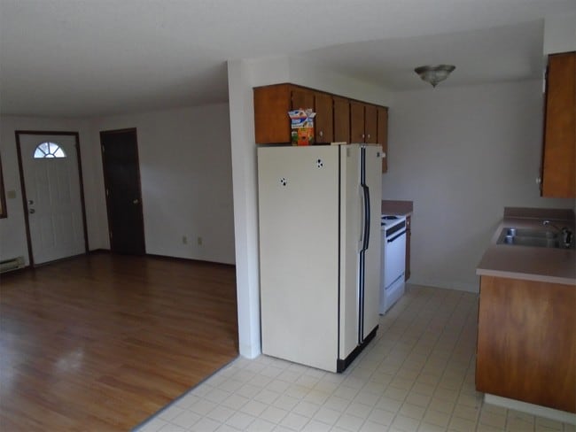 Building Photo - 975 N 4th St