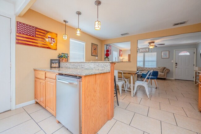 Building Photo - 1131 S 8th St