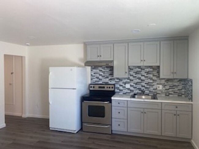Building Photo - 527 Vaqueros Ave