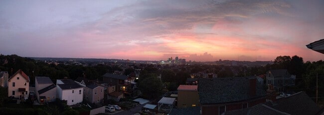 Building Photo - 1030 Vine St