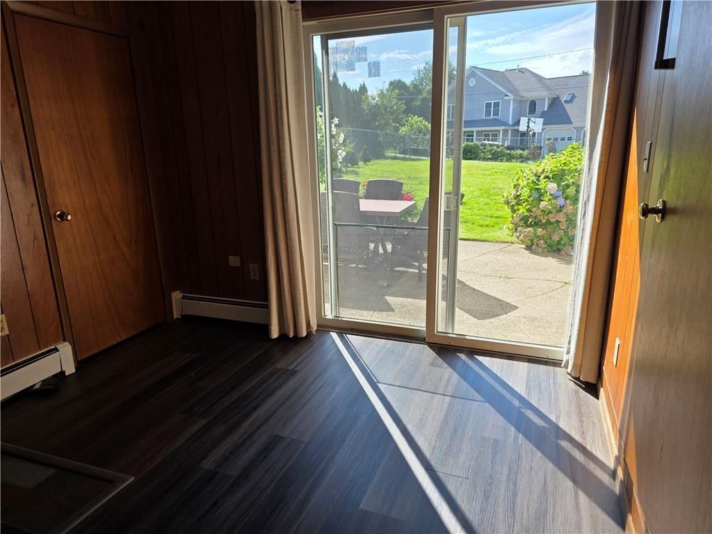 Building Photo - 15 Royal Ave