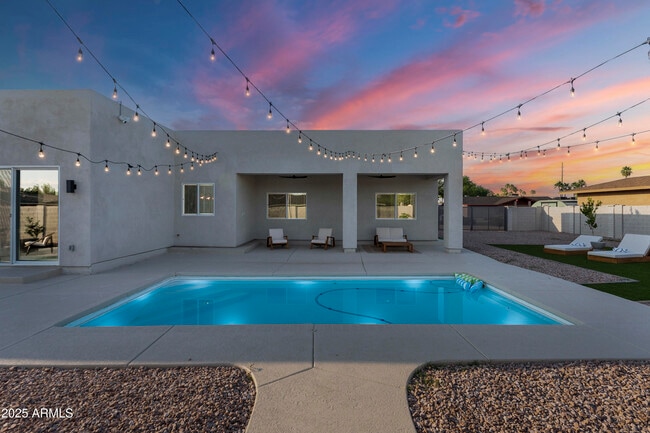 Building Photo - 5049 E Shaw Butte Dr