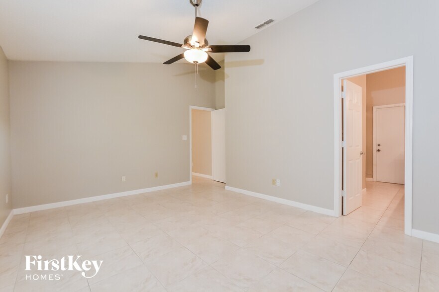Building Photo - 2943 Mallorn Way