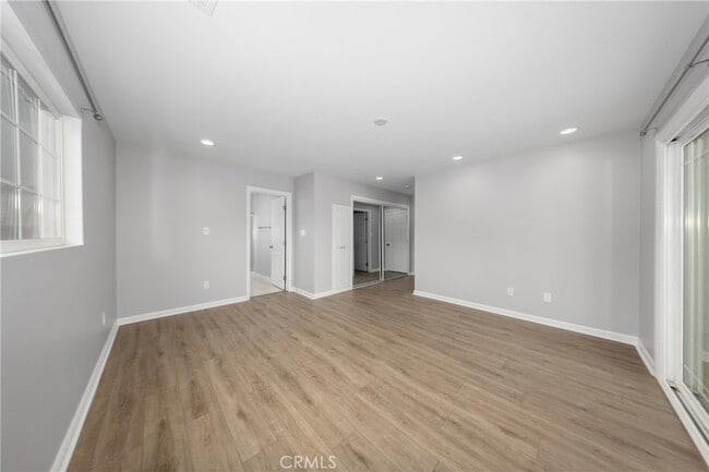 Building Photo - 642 N 6th Ave