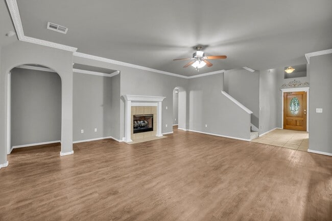 Building Photo - Welcome to this gorgeous home in the highly desirable Eddington Place neighborhood!