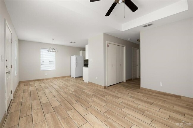 Building Photo - 826 S Missouri St