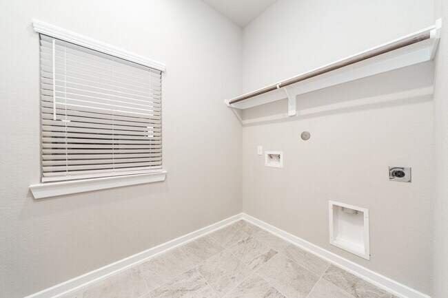 Building Photo - 8706 Fox Trail Dr