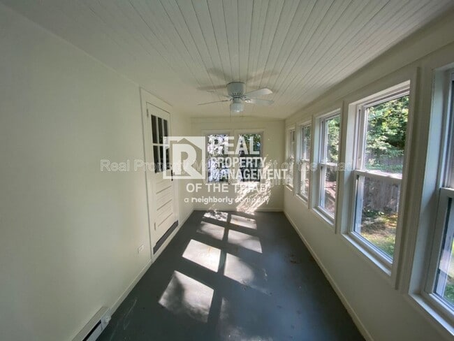 Building Photo - 1223 Ebert St