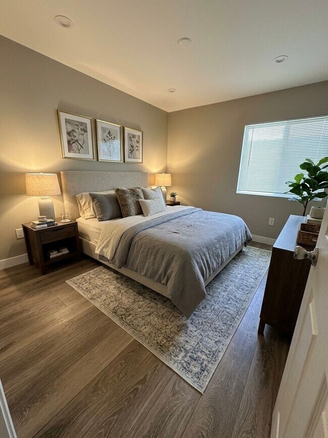 Building Photo - 874-876 North Orange St