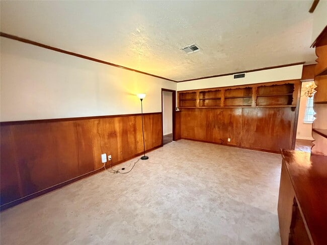 Building Photo - 6211 Schevers St