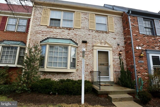 Building Photo - 2215 N Somerset St