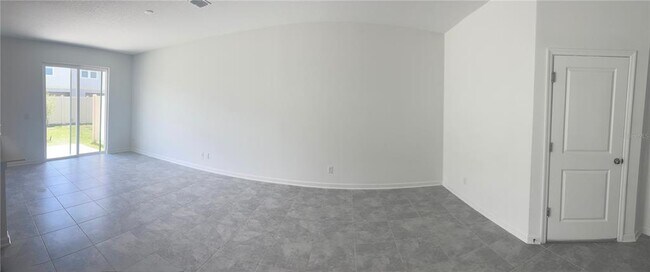 Building Photo - 2440 Skyline Lp