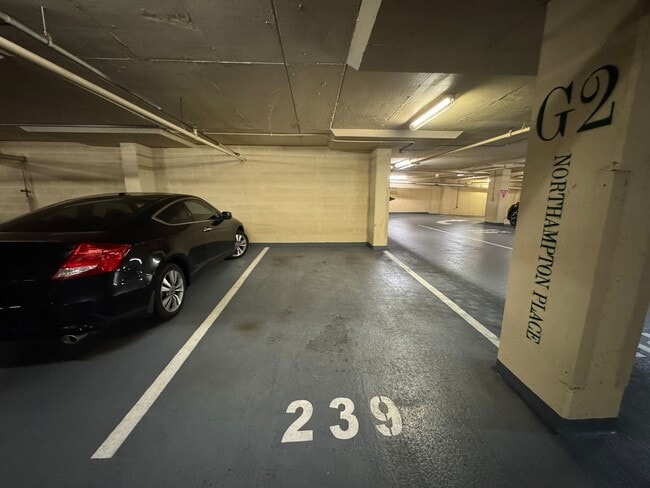 Building Photo - Sun-filled 1 Bed 1 Bath Condo With Private...