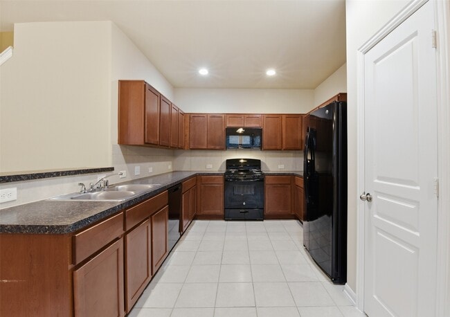 Building Photo - 7530 Foxwaithe Ln