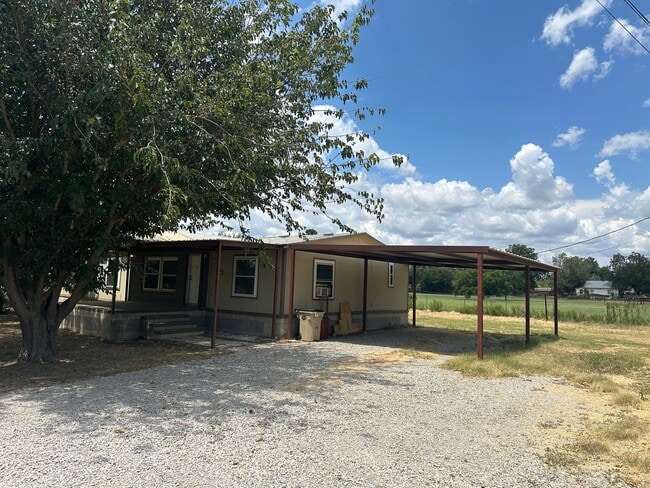 Building Photo - Remodeled 5 bed 3 bath Manufactured Home |...